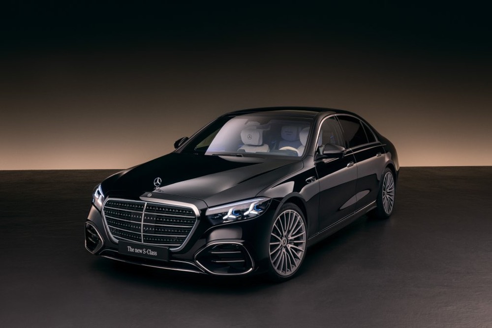 Официальное фото Mercedes-Benz S-Class: рестайлинг 2026 года с новой оптикой